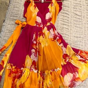 Size 8 Diane von furstenberg wrap dress.